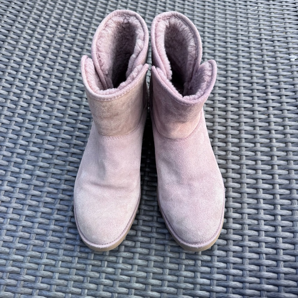 UGG KRISTIN CLASSIC SLIM Light purple SUEDE WEDGE ANKLE BOOTS SIZE US 8.5 WOMEN
